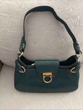 Salvatore Ferragamo | Bags | Salvatore Ferragamo Gancini Au22 C94